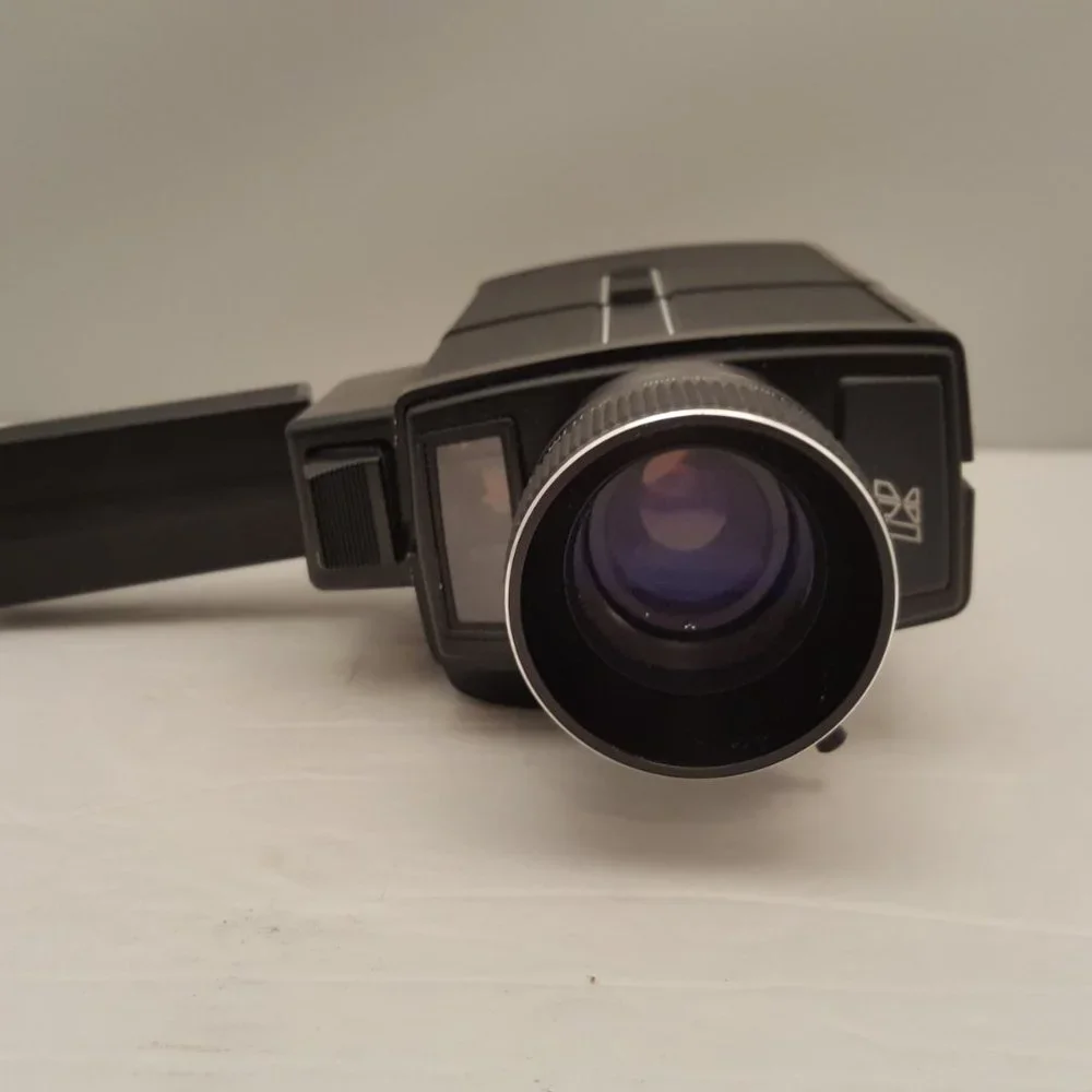 BELL & HOWELL 2230 microstar z XL Movie Camera w/ Kodachrome 40 Type A Cart